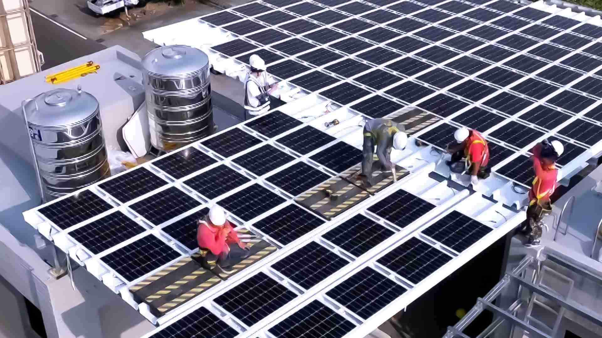 糖果派对着力于替代能源之技术研发，，，，如光电浪板的相关制程、、、、设备与产品，，其中所开发之光电整合型浪板，，减少传统金属支架安装，，，，更提升耐候度，，，可广泛运用于多元场域，，，，并辅助建筑达到净零碳排目标