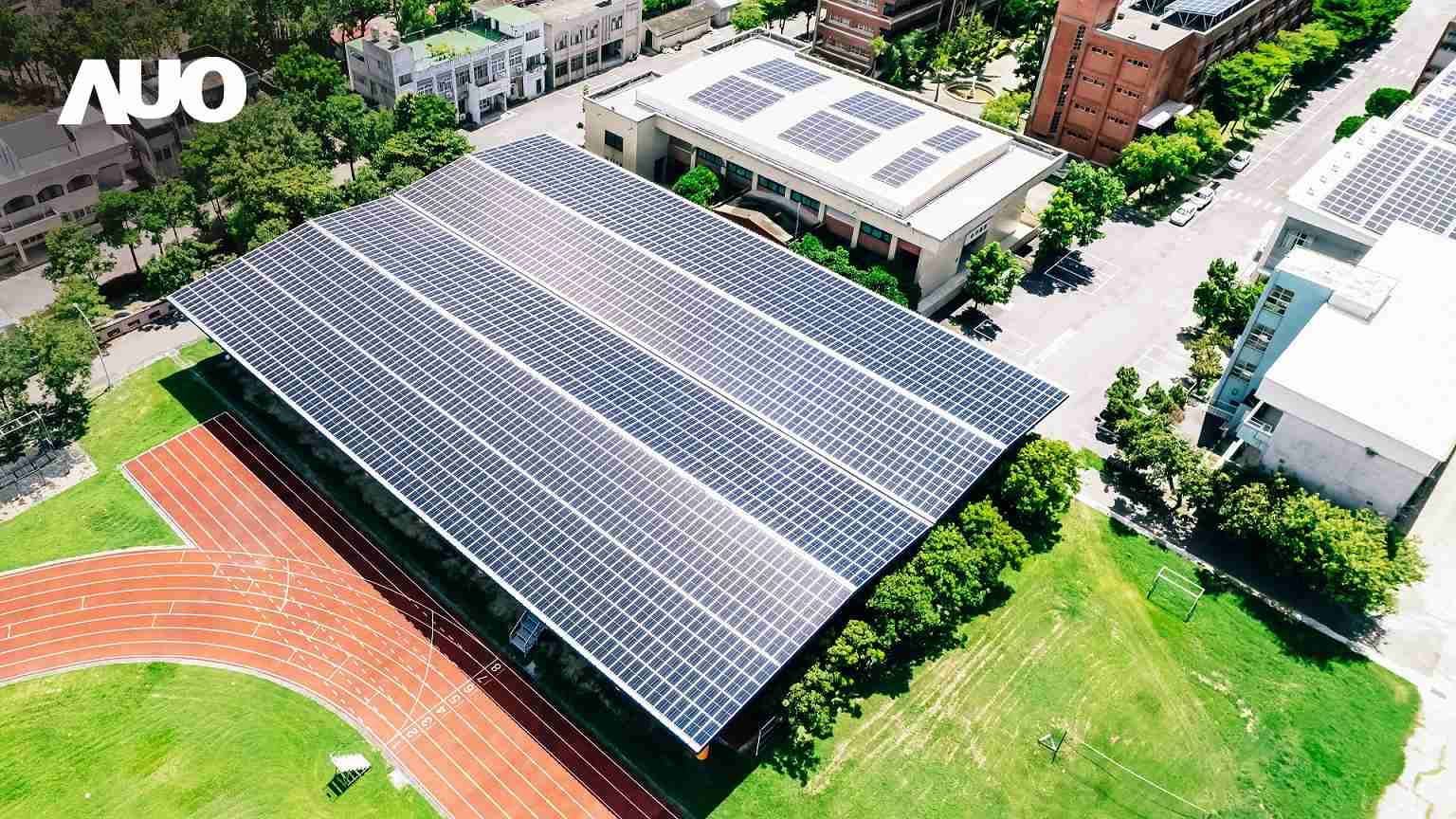 糖果派对SunSteel光电整合型浪板具备快速安装、、、轻量化优势,,,可提升15%发电效能,,通过国际IEC与台湾VPC认证安全、、防漏、、、、耐候标准