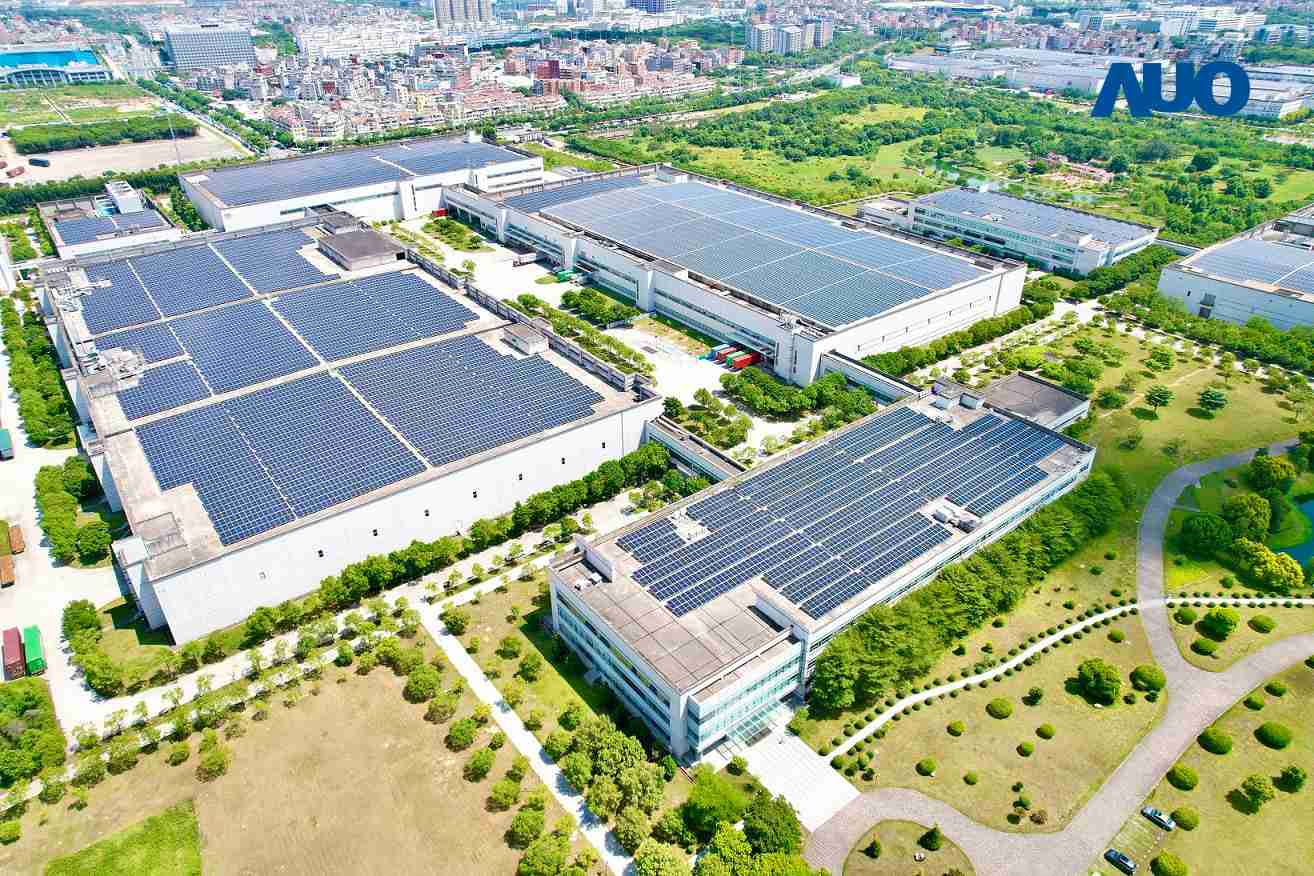 糖果派对厦门推动智能制造同时，，，透过绿电创能纵深推进绿色转型，，厂区全屋顶铺设太阳能光伏板，，，每年太阳能发电 2,600多万度